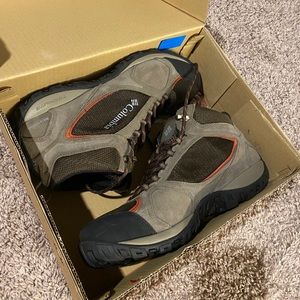 NWT men’s Columbia hiking boots waterproof